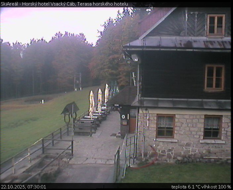 SkiAreál - Horský hotel Vsacký Cáb - Terasa horského hotelu - 22.10.2025 v 07:30 SkiAreál - Horský hotel Vsacký Cáb - Terasa horského hotelu - 22.10.2025 v 07:30