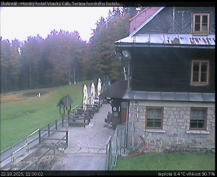 SkiAreál - Horský hotel Vsacký Cáb - Terasa horského hotelu - 22.10.2025 v 11:30 SkiAreál - Horský hotel Vsacký Cáb - Terasa horského hotelu - 22.10.2025 v 11:30