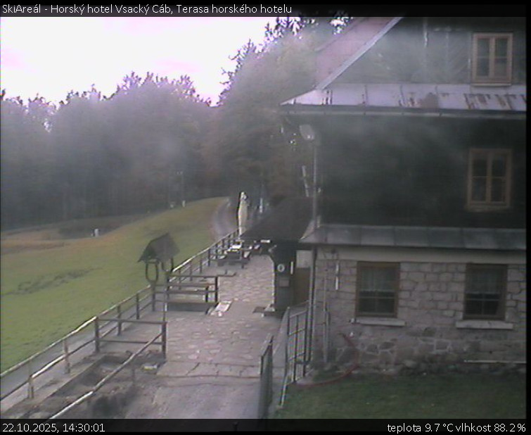 SkiAreál - Horský hotel Vsacký Cáb - Terasa horského hotelu - 22.10.2025 v 14:30 SkiAreál - Horský hotel Vsacký Cáb - Terasa horského hotelu - 22.10.2025 v 14:30