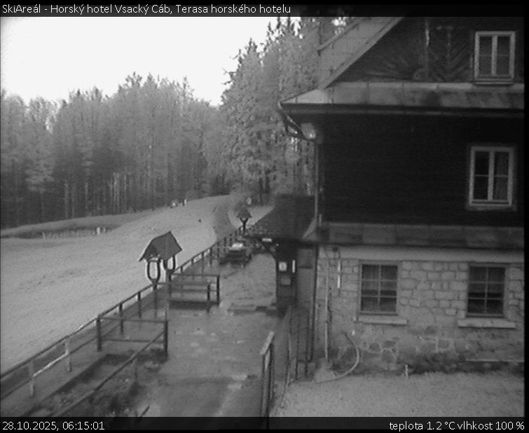 SkiAreál - Horský hotel Vsacký Cáb - Terasa horského hotelu - 28.10.2025 v 06:15 SkiAreál - Horský hotel Vsacký Cáb - Terasa horského hotelu - 28.10.2025 v 06:15