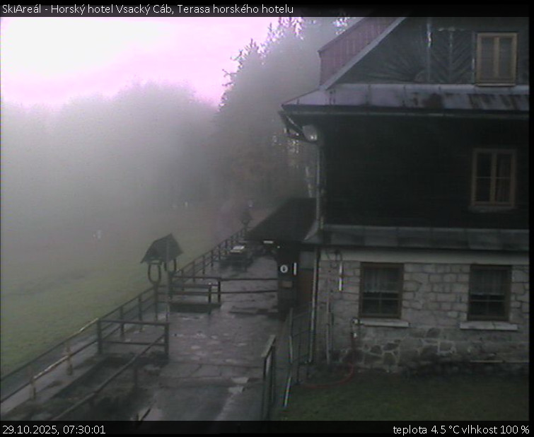 SkiAreál - Horský hotel Vsacký Cáb - Terasa horského hotelu - 29.10.2025 v 07:30 SkiAreál - Horský hotel Vsacký Cáb - Terasa horského hotelu - 29.10.2025 v 07:30