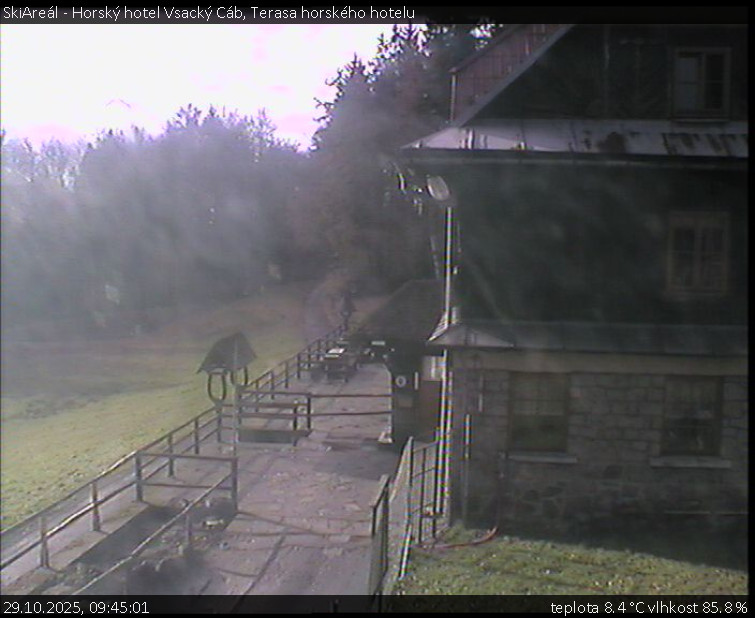 SkiAreál - Horský hotel Vsacký Cáb - Terasa horského hotelu - 29.10.2025 v 09:45 SkiAreál - Horský hotel Vsacký Cáb - Terasa horského hotelu - 29.10.2025 v 09:45