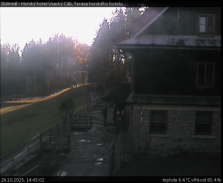 SkiAreál - Horský hotel Vsacký Cáb - Terasa horského hotelu - 29.10.2025 v 14:45 SkiAreál - Horský hotel Vsacký Cáb - Terasa horského hotelu - 29.10.2025 v 14:45