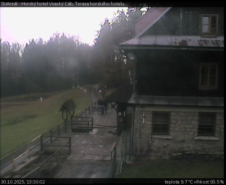 SkiAreál - Horský hotel Vsacký Cáb - Terasa horského hotelu - 30.10.2025 v 13:30 SkiAreál - Horský hotel Vsacký Cáb - Terasa horského hotelu - 30.10.2025 v 13:30