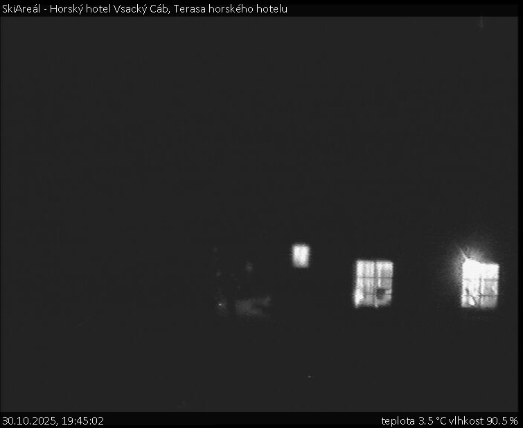 SkiAreál - Horský hotel Vsacký Cáb - Terasa horského hotelu - 30.10.2025 v 19:45 SkiAreál - Horský hotel Vsacký Cáb - Terasa horského hotelu - 30.10.2025 v 19:45