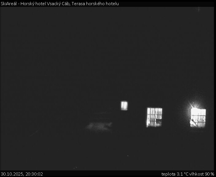 SkiAreál - Horský hotel Vsacký Cáb - Terasa horského hotelu - 30.10.2025 v 20:30 SkiAreál - Horský hotel Vsacký Cáb - Terasa horského hotelu - 30.10.2025 v 20:30