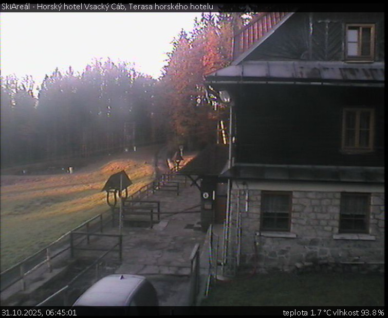 SkiAreál - Horský hotel Vsacký Cáb - Terasa horského hotelu - 31.10.2025 v 06:45 SkiAreál - Horský hotel Vsacký Cáb - Terasa horského hotelu - 31.10.2025 v 06:45