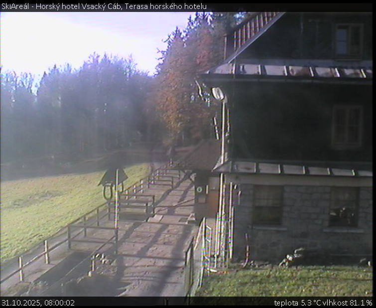 SkiAreál - Horský hotel Vsacký Cáb - Terasa horského hotelu - 31.10.2025 v 08:00 SkiAreál - Horský hotel Vsacký Cáb - Terasa horského hotelu - 31.10.2025 v 08:00