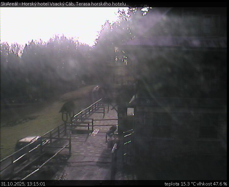 SkiAreál - Horský hotel Vsacký Cáb - Terasa horského hotelu - 31.10.2025 v 13:15 SkiAreál - Horský hotel Vsacký Cáb - Terasa horského hotelu - 31.10.2025 v 13:15