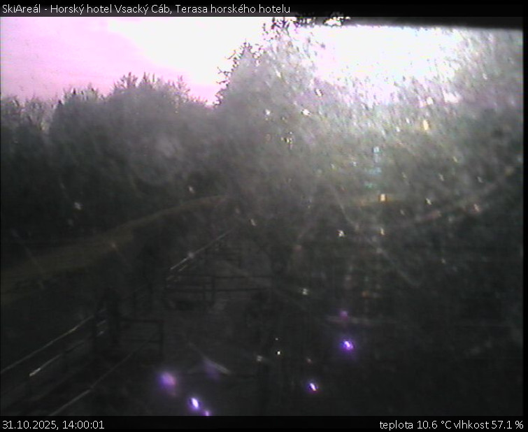 SkiAreál - Horský hotel Vsacký Cáb - Terasa horského hotelu - 31.10.2025 v 14:00 SkiAreál - Horský hotel Vsacký Cáb - Terasa horského hotelu - 31.10.2025 v 14:00