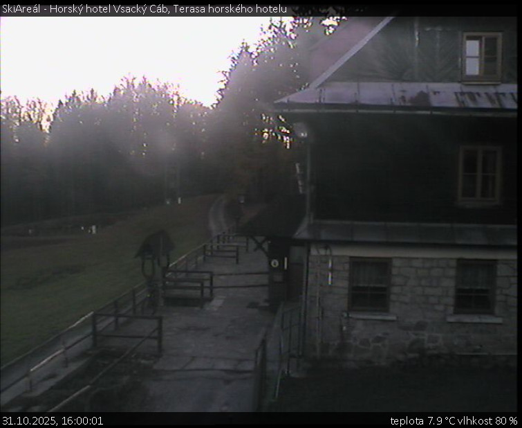 SkiAreál - Horský hotel Vsacký Cáb - Terasa horského hotelu - 31.10.2025 v 16:00 SkiAreál - Horský hotel Vsacký Cáb - Terasa horského hotelu - 31.10.2025 v 16:00