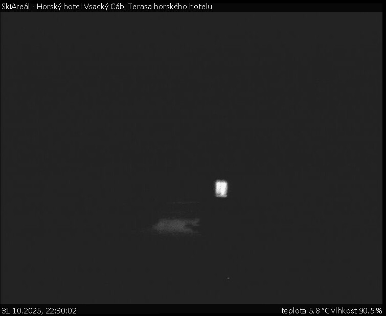 SkiAreál - Horský hotel Vsacký Cáb - Terasa horského hotelu - 31.10.2025 v 22:30 SkiAreál - Horský hotel Vsacký Cáb - Terasa horského hotelu - 31.10.2025 v 22:30