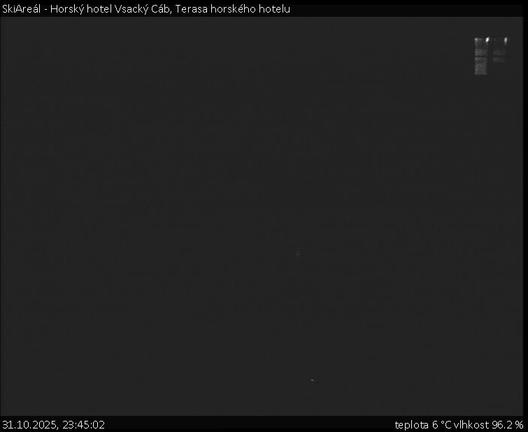 SkiAreál - Horský hotel Vsacký Cáb - Terasa horského hotelu - 31.10.2025 v 23:45 SkiAreál - Horský hotel Vsacký Cáb - Terasa horského hotelu - 31.10.2025 v 23:45