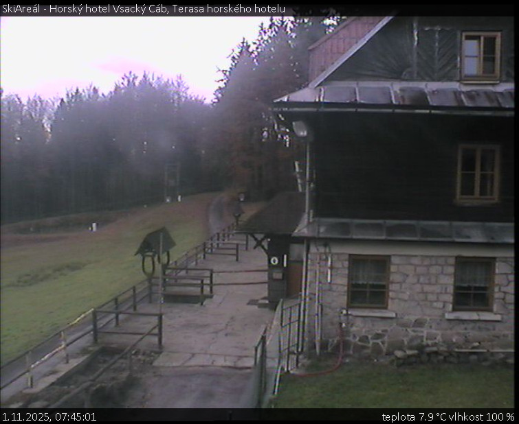 SkiAreál - Horský hotel Vsacký Cáb - Terasa horského hotelu - 1.11.2025 v 07:45 SkiAreál - Horský hotel Vsacký Cáb - Terasa horského hotelu - 1.11.2025 v 07:45