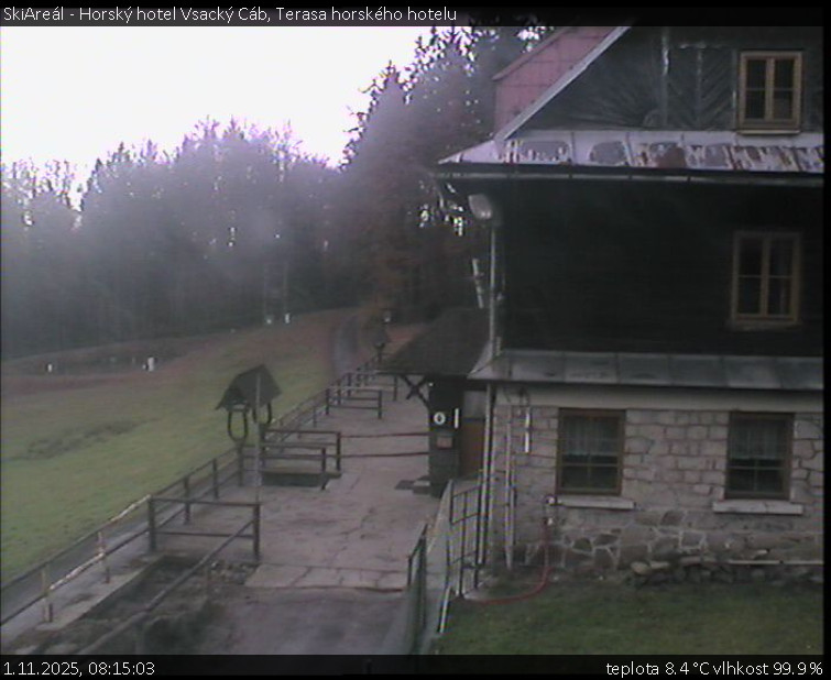 SkiAreál - Horský hotel Vsacký Cáb - Terasa horského hotelu - 1.11.2025 v 08:15 SkiAreál - Horský hotel Vsacký Cáb - Terasa horského hotelu - 1.11.2025 v 08:15