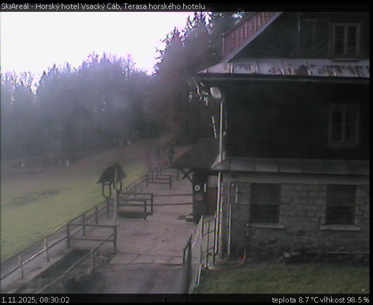 SkiAreál - Horský hotel Vsacký Cáb - Terasa horského hotelu - 1.11.2025 v 08:30 SkiAreál - Horský hotel Vsacký Cáb - Terasa horského hotelu - 1.11.2025 v 08:30
