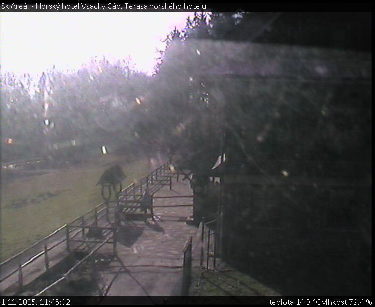 SkiAreál - Horský hotel Vsacký Cáb - Terasa horského hotelu - 1.11.2025 v 11:45 SkiAreál - Horský hotel Vsacký Cáb - Terasa horského hotelu - 1.11.2025 v 11:45