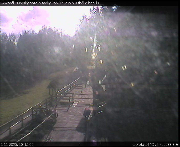 SkiAreál - Horský hotel Vsacký Cáb - Terasa horského hotelu - 1.11.2025 v 13:15 SkiAreál - Horský hotel Vsacký Cáb - Terasa horského hotelu - 1.11.2025 v 13:15
