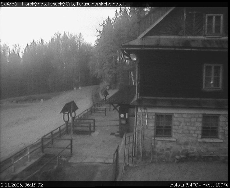 SkiAreál - Horský hotel Vsacký Cáb - Terasa horského hotelu - 2.11.2025 v 06:15 SkiAreál - Horský hotel Vsacký Cáb - Terasa horského hotelu - 2.11.2025 v 06:15