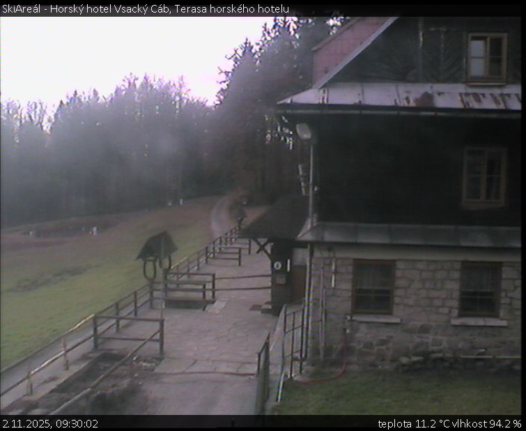 SkiAreál - Horský hotel Vsacký Cáb - Terasa horského hotelu - 2.11.2025 v 09:30 SkiAreál - Horský hotel Vsacký Cáb - Terasa horského hotelu - 2.11.2025 v 09:30
