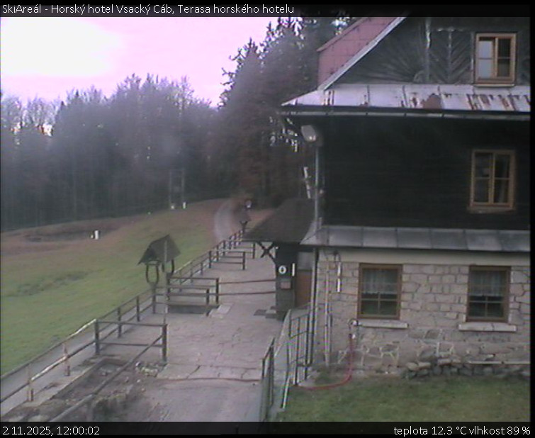 SkiAreál - Horský hotel Vsacký Cáb - Terasa horského hotelu - 2.11.2025 v 12:00 SkiAreál - Horský hotel Vsacký Cáb - Terasa horského hotelu - 2.11.2025 v 12:00