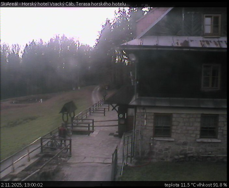 SkiAreál - Horský hotel Vsacký Cáb - Terasa horského hotelu - 2.11.2025 v 13:00 SkiAreál - Horský hotel Vsacký Cáb - Terasa horského hotelu - 2.11.2025 v 13:00