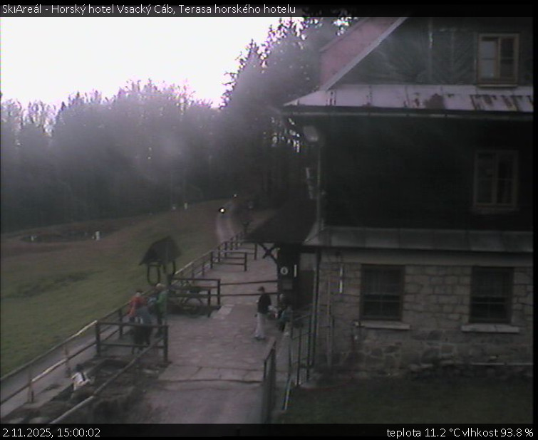 SkiAreál - Horský hotel Vsacký Cáb - Terasa horského hotelu - 2.11.2025 v 15:00 SkiAreál - Horský hotel Vsacký Cáb - Terasa horského hotelu - 2.11.2025 v 15:00