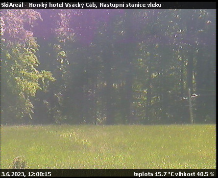 SkiAreál - Horský hotel Vsacký Cáb - Nastupní stanice vleku - 3.6.2023 v 12:00