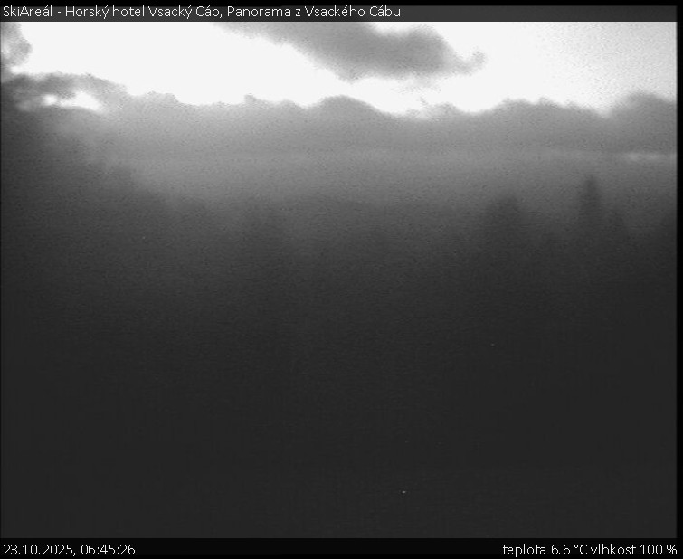SkiAreál - Horský hotel Vsacký Cáb - Panorama z Vsackého Cábu - 23.10.2025 v 06:45 SkiAreál - Horský hotel Vsacký Cáb - Panorama z Vsackého Cábu - 23.10.2025 v 06:45