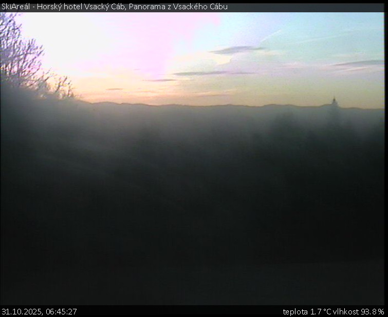 SkiAreál - Horský hotel Vsacký Cáb - Panorama z Vsackého Cábu - 31.10.2025 v 06:45 SkiAreál - Horský hotel Vsacký Cáb - Panorama z Vsackého Cábu - 31.10.2025 v 06:45