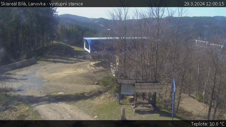 Skiareál Bílá - Lanovka - výstupní stanice - 29.3.2024 v 12:00