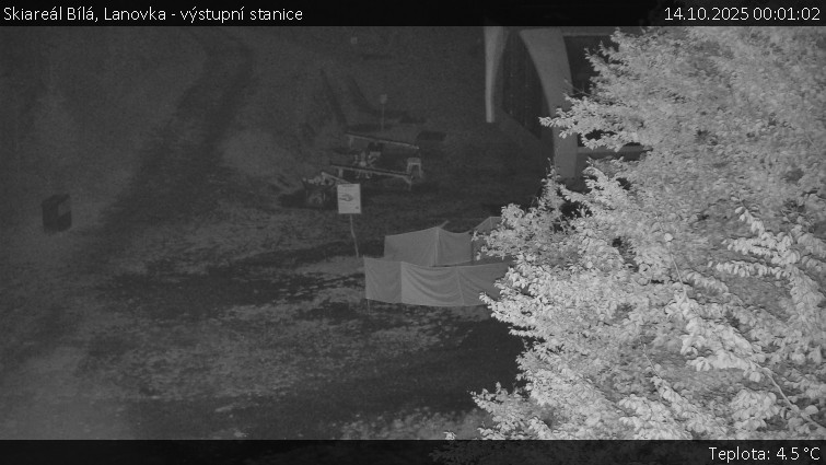 Skiareál Bílá - Lanovka - výstupní stanice - 14.10.2025 v 00:01 Skiareál Bílá - Lanovka - výstupní stanice - 14.10.2025 v 00:01