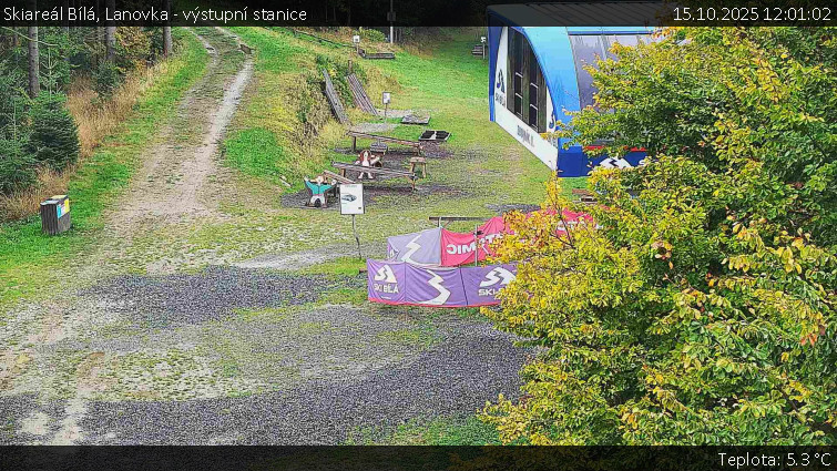 Skiareál Bílá - Lanovka - výstupní stanice - 15.10.2025 v 12:01 Skiareál Bílá - Lanovka - výstupní stanice - 15.10.2025 v 12:01