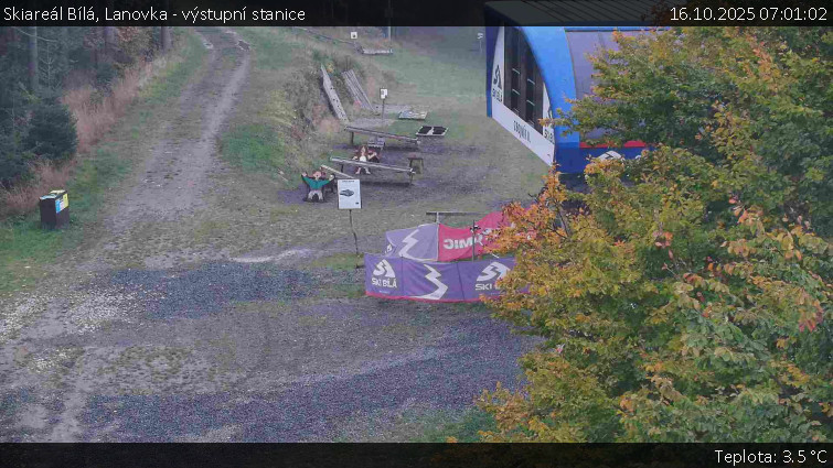 Skiareál Bílá - Lanovka - výstupní stanice - 16.10.2025 v 07:01 Skiareál Bílá - Lanovka - výstupní stanice - 16.10.2025 v 07:01