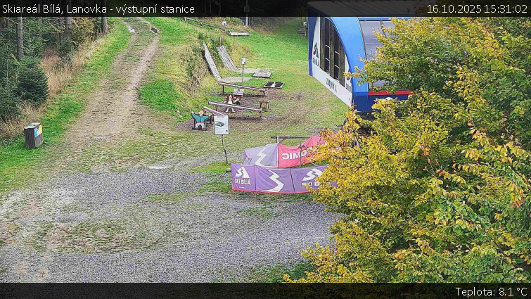 Skiareál Bílá - Lanovka - výstupní stanice - 16.10.2025 v 15:31 Skiareál Bílá - Lanovka - výstupní stanice - 16.10.2025 v 15:31