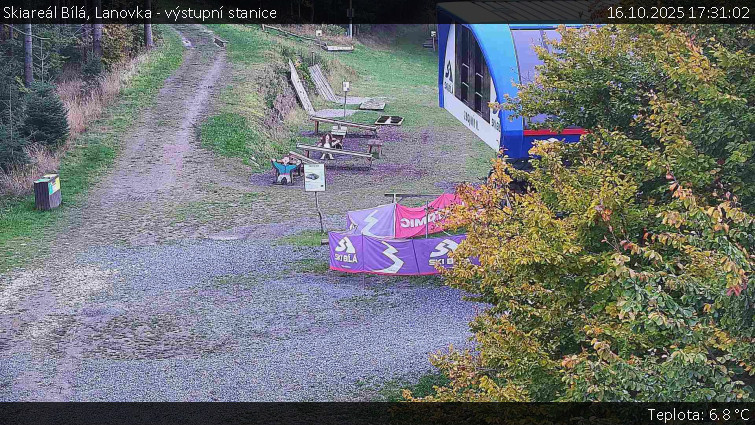 Skiareál Bílá - Lanovka - výstupní stanice - 16.10.2025 v 17:31 Skiareál Bílá - Lanovka - výstupní stanice - 16.10.2025 v 17:31