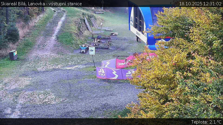 Skiareál Bílá - Lanovka - výstupní stanice - 18.10.2025 v 12:31 Skiareál Bílá - Lanovka - výstupní stanice - 18.10.2025 v 12:31