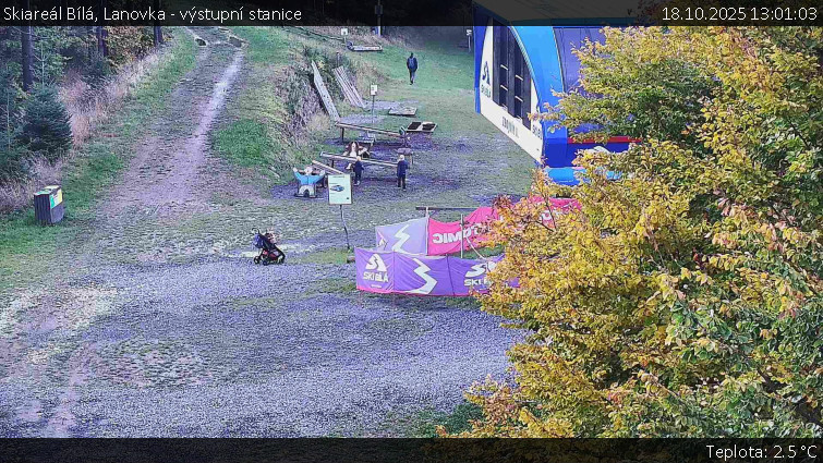 Skiareál Bílá - Lanovka - výstupní stanice - 18.10.2025 v 13:01 Skiareál Bílá - Lanovka - výstupní stanice - 18.10.2025 v 13:01