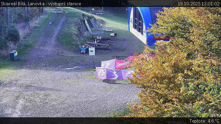 Skiareál Bílá - Lanovka - výstupní stanice - 19.10.2025 v 13:01 Skiareál Bílá - Lanovka - výstupní stanice - 19.10.2025 v 13:01