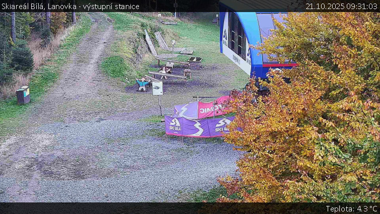 Skiareál Bílá - Lanovka - výstupní stanice - 21.10.2025 v 09:31 Skiareál Bílá - Lanovka - výstupní stanice - 21.10.2025 v 09:31