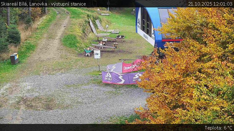 Skiareál Bílá - Lanovka - výstupní stanice - 21.10.2025 v 12:01 Skiareál Bílá - Lanovka - výstupní stanice - 21.10.2025 v 12:01
