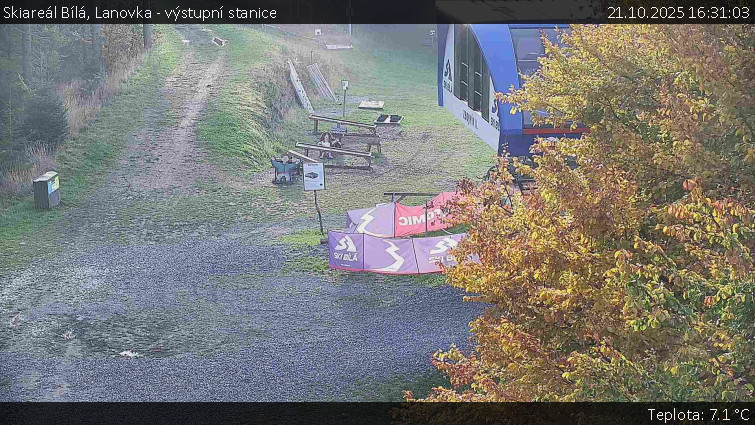 Skiareál Bílá - Lanovka - výstupní stanice - 21.10.2025 v 16:31 Skiareál Bílá - Lanovka - výstupní stanice - 21.10.2025 v 16:31