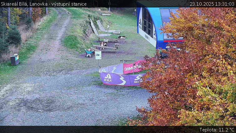 Skiareál Bílá - Lanovka - výstupní stanice - 23.10.2025 v 13:31 Skiareál Bílá - Lanovka - výstupní stanice - 23.10.2025 v 13:31