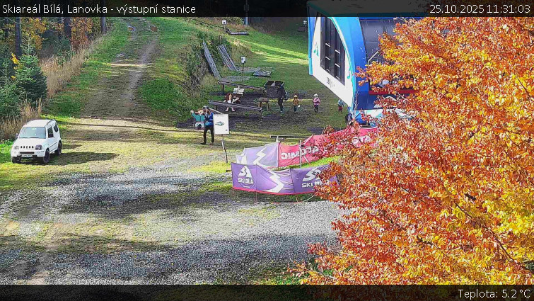 Skiareál Bílá - Lanovka - výstupní stanice - 25.10.2025 v 11:31 Skiareál Bílá - Lanovka - výstupní stanice - 25.10.2025 v 11:31