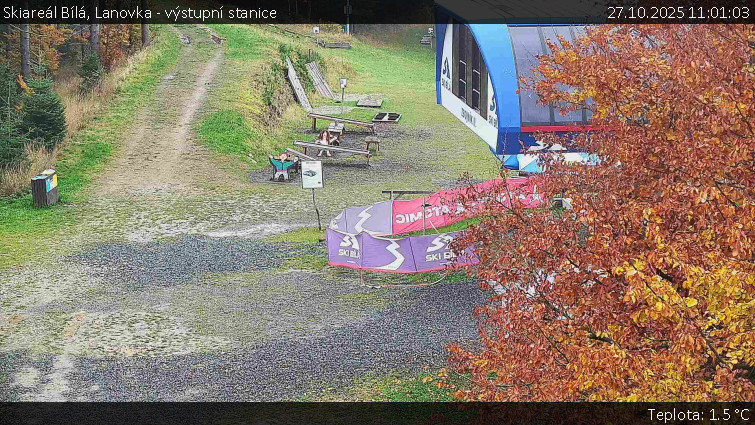 Skiareál Bílá - Lanovka - výstupní stanice - 27.10.2025 v 11:01 Skiareál Bílá - Lanovka - výstupní stanice - 27.10.2025 v 11:01