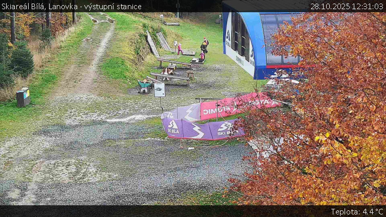 Skiareál Bílá - Lanovka - výstupní stanice - 28.10.2025 v 12:31 Skiareál Bílá - Lanovka - výstupní stanice - 28.10.2025 v 12:31