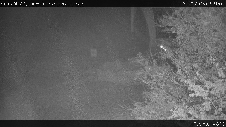 Skiareál Bílá - Lanovka - výstupní stanice - 29.10.2025 v 03:31 Skiareál Bílá - Lanovka - výstupní stanice - 29.10.2025 v 03:31