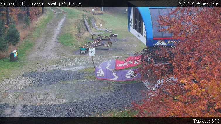 Skiareál Bílá - Lanovka - výstupní stanice - 29.10.2025 v 06:31 Skiareál Bílá - Lanovka - výstupní stanice - 29.10.2025 v 06:31