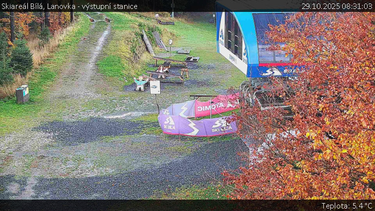 Skiareál Bílá - Lanovka - výstupní stanice - 29.10.2025 v 08:31 Skiareál Bílá - Lanovka - výstupní stanice - 29.10.2025 v 08:31