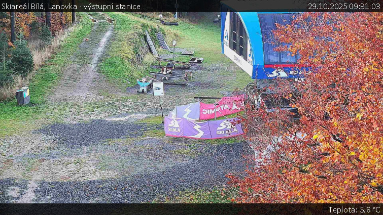 Skiareál Bílá - Lanovka - výstupní stanice - 29.10.2025 v 09:31 Skiareál Bílá - Lanovka - výstupní stanice - 29.10.2025 v 09:31